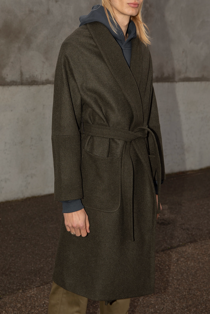 model aplo sopra green wool coat